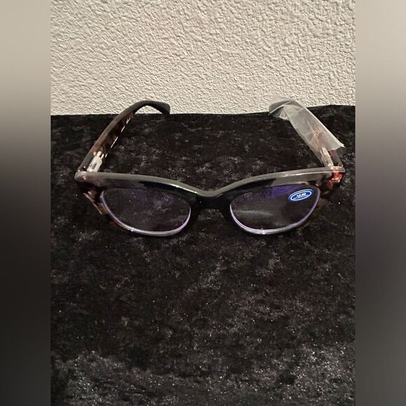 **Brand New +2.00 Reading Glasses** - Picture 1 of 3